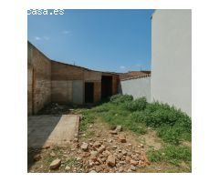 Gran Casa a Reformar con Jardín en La Granada - ¡Potencial Increíble!