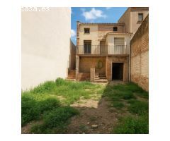 Gran Casa a Reformar con Jardín en La Granada - ¡Potencial Increíble!