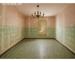 Gran Casa a Reformar con Jardín en La Granada - ¡Potencial Increíble!