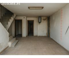 Gran Casa a Reformar con Jardín en La Granada - ¡Potencial Increíble!