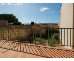 Gran Casa a Reformar con Jardín en La Granada - ¡Potencial Increíble!