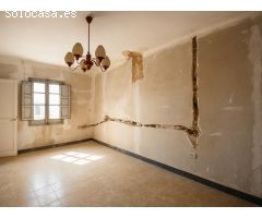 Gran Casa a Reformar con Jardín en La Granada - ¡Potencial Increíble!