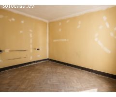 Gran Casa a Reformar con Jardín en La Granada - ¡Potencial Increíble!