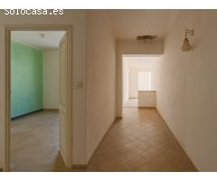 Gran Casa a Reformar con Jardín en La Granada - ¡Potencial Increíble!