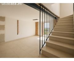 Gran Casa a Reformar con Jardín en La Granada - ¡Potencial Increíble!