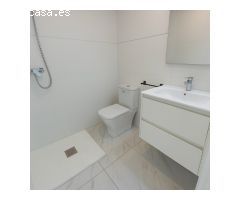 Casa esquinera seminueva con jardín privado, solárium y piscina en Moli den