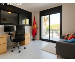 Casa esquinera seminueva con jardín privado, solárium y piscina en Moli den