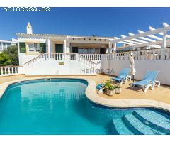 Chalet con piscina en venta en Cala Llonga, Menorca