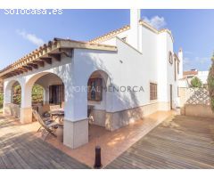 Casa con patio y garaje en Es Migjorn Gran