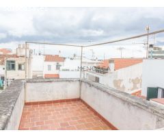 Piso para reformar con terraza en el centro de Mahón