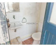 Piso para reformar con terraza en el centro de Mahón