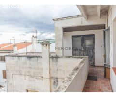 Piso para reformar con terraza en el centro de Mahón