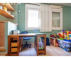Casa tipo dúplex con cochera y local comercial en el centro de Es Castell
