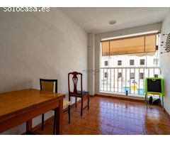 Casa tipo dúplex con cochera y local comercial en el centro de Es Castell