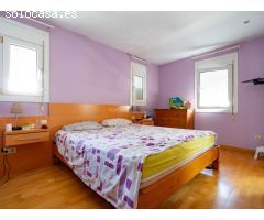 Casa tipo dúplex con cochera y local comercial en el centro de Es Castell