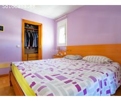 Casa tipo dúplex con cochera y local comercial en el centro de Es Castell