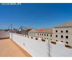 Casa tipo dúplex con cochera y local comercial en el centro de Es Castell