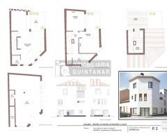 Casa grande con gran con patio y jardín de grandes dimensiones