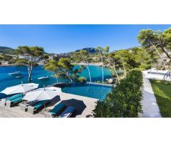 Mallorca Next Properties - Magnífica villa en primera línea de mar