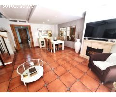 Chalet adosado impecable estado, en zona residencial de San Juan de Alicante