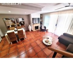 Chalet adosado impecable estado, en zona residencial de San Juan de Alicante
