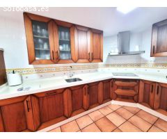 Chalet adosado impecable estado, en zona residencial de San Juan de Alicante