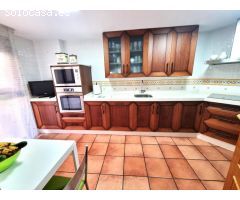 Chalet adosado impecable estado, en zona residencial de San Juan de Alicante