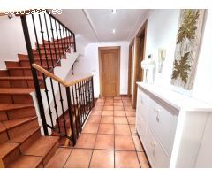 Chalet adosado impecable estado, en zona residencial de San Juan de Alicante
