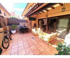 Chalet adosado impecable estado, en zona residencial de San Juan de Alicante