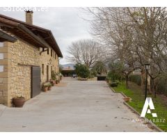 Caserío del siglo XV situado a las faldas del monte Jaizkibel en Hondarribia