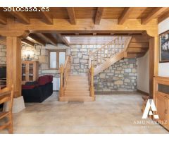 Caserío del siglo XV situado a las faldas del monte Jaizkibel en Hondarribia
