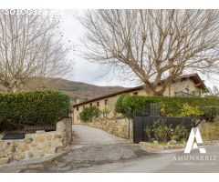 Caserío del siglo XV situado a las faldas del monte Jaizkibel en Hondarribia