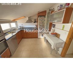 Dúplex semi-nuevo en centro-playa!