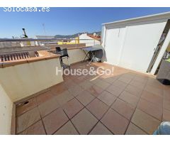 Dúplex semi-nuevo en centro-playa!