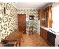 Casa con gran garaje o local