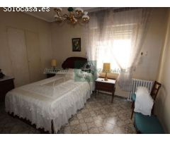 Casa con gran garaje o local