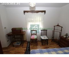 Casa con gran garaje o local