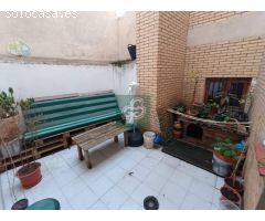 Casa con gran garaje o local