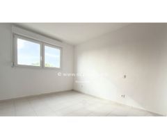 Apartamento de 3 dormitorios con piscina.