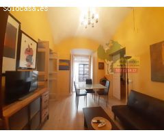 APARTAMENTO EN CASCO ANTIGUO. AL LADO DE LA PLAZA MAYOR