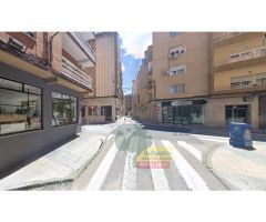 LOCAL COMERCIAL A PIE DE CALLE EN EL CENTRO.