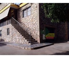 Chalet situado en Sierra de Fuentes. Urbanización.