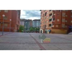 LOCAL CON FACHADA A LA PLAZOLETA DE AVDA MOCTEZUMA