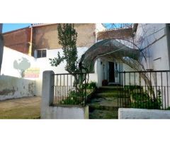 CASA DE PUEBLO EN TALAVAN, HUERTO Y OLIVAR.
