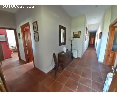 CHALET EN EL MONTE DEL CASAR CON PISCINA Y PISTA DEPORTIVA.