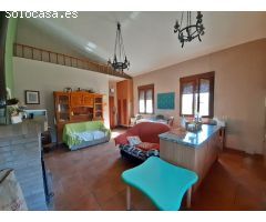 CHALET EN EL MONTE DEL CASAR CON PISCINA Y PISTA DEPORTIVA.