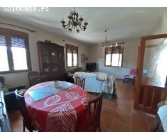 CHALET EN EL MONTE DEL CASAR CON PISCINA Y PISTA DEPORTIVA.