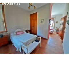 CHALET EN EL MONTE DEL CASAR CON PISCINA Y PISTA DEPORTIVA.