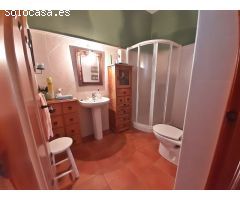 CHALET EN EL MONTE DEL CASAR CON PISCINA Y PISTA DEPORTIVA.