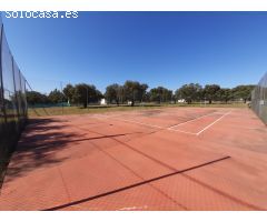CHALET EN EL MONTE DEL CASAR CON PISCINA Y PISTA DEPORTIVA.